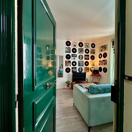 Private Room, Often Full Flat 14th *