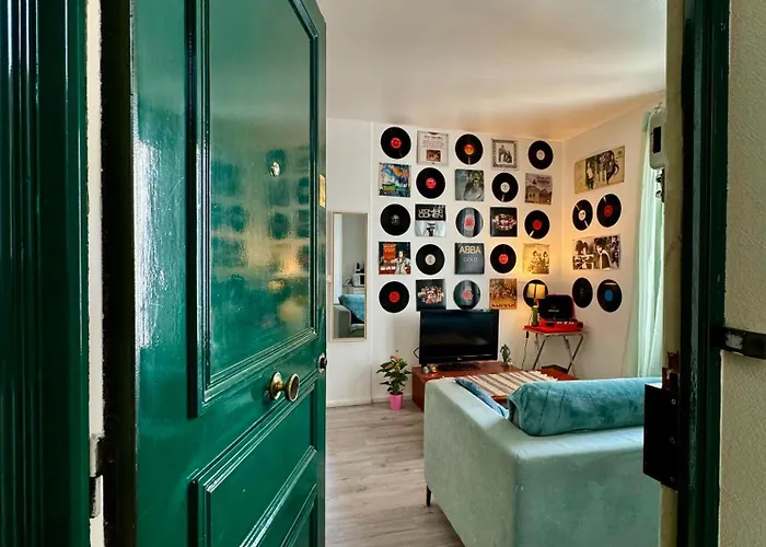 Private Room, Often Full Flat 14th *