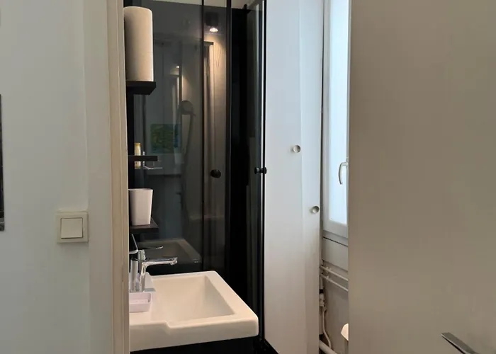 Private Room, Often Full Flat 14th 아파트 파리