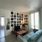 Private Room, Often Full Flat 14th Apartment *