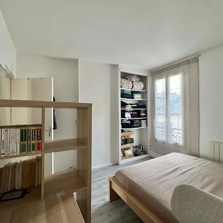 Private Room, Often Full Flat 14th * Париж