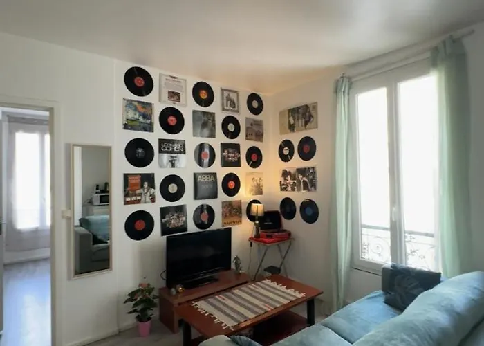 Private Room, Often Full Flat 14th Апартаменты *